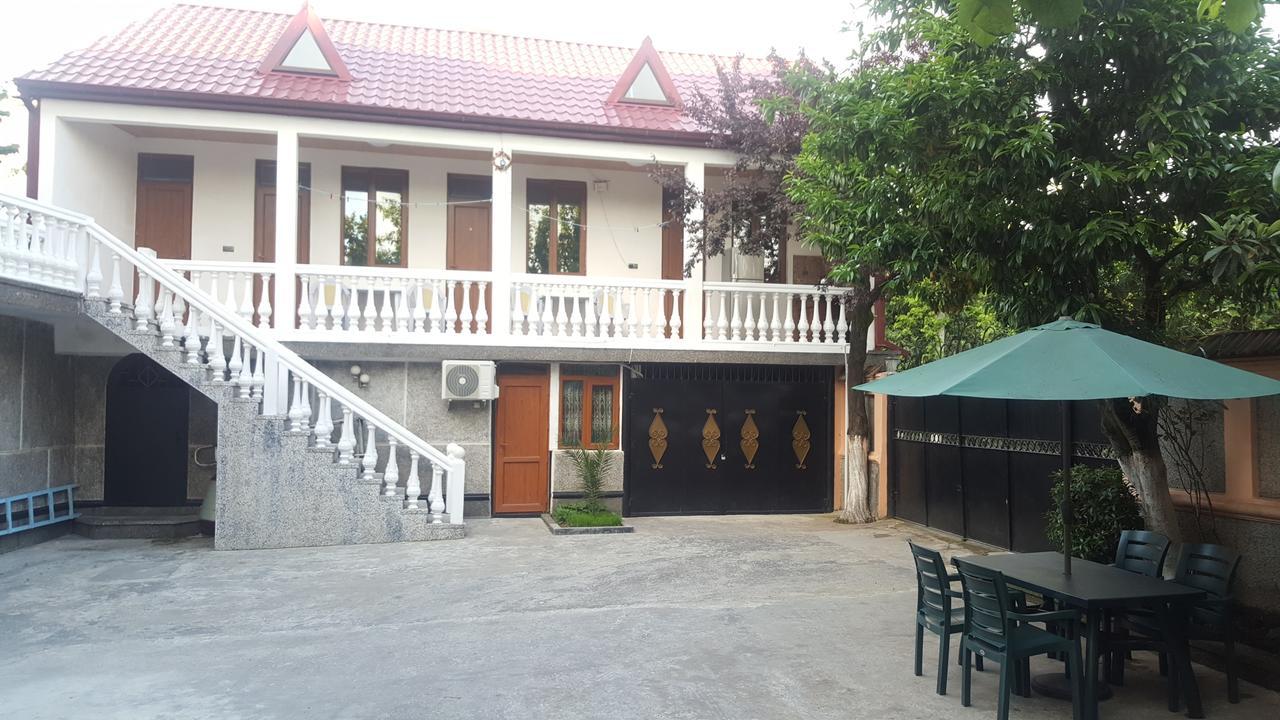 Linda Guest House Batumi Eksteriør bilde